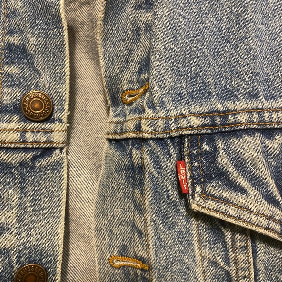 Levi’s Oversized Classic Denim Jacket - Picture 6 of 9